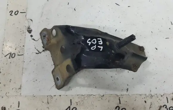 Volkswagen Eos Fender mounting bracket