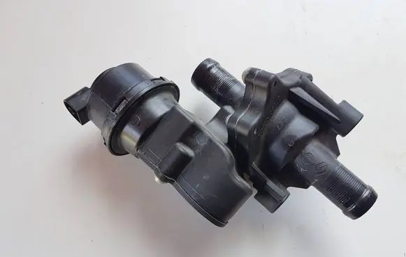Thermostat/thermostat housing