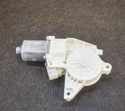 Mercedes-Benz E W212 Front door window regulator motor 0130822637 C33724100