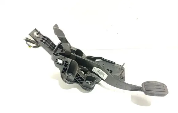 Opel Vivaro Clutch pedal p1002526D 84PATC3206433 31119