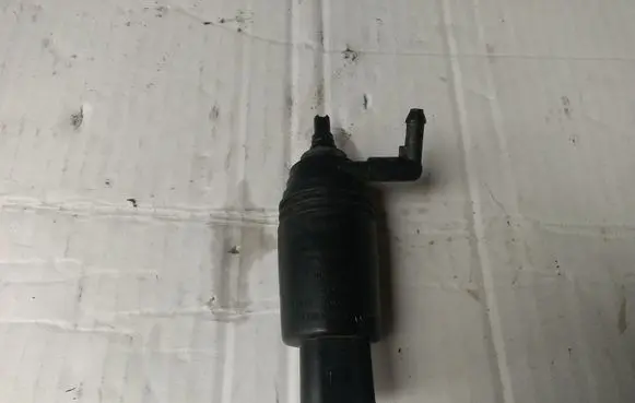 BMW 1 E81 E87 Windscreen/windshield washer pump 8377612