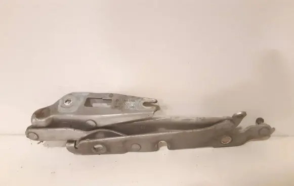 Audi A4 S4 B6 8E 8H Tailgate/trunk/boot hinge 8E5827301C