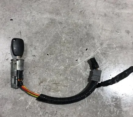 Renault Trafic II (X83) Ignition lock 