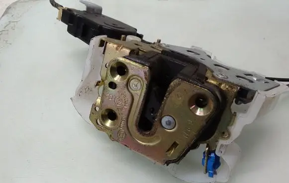 Subaru Forester SG Front door lock 