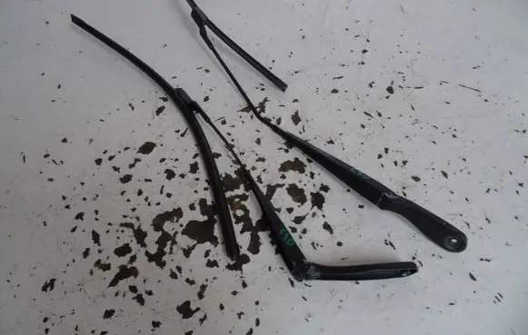 Volvo C30 Front wiper blade arm
