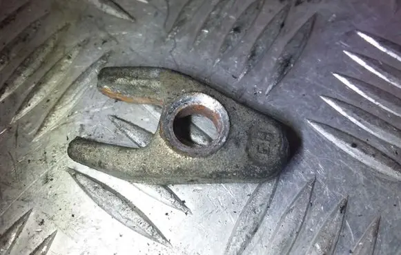 Renault Scenic I Fuel Injector clamp holder