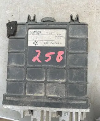 Volkswagen PASSAT B4 Engine control unit/module 037906025G