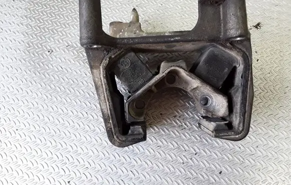 Opel Vectra B Gearbox mount 74266302