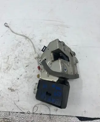 BMW 5 E39 Front door lock 8352165 40620751