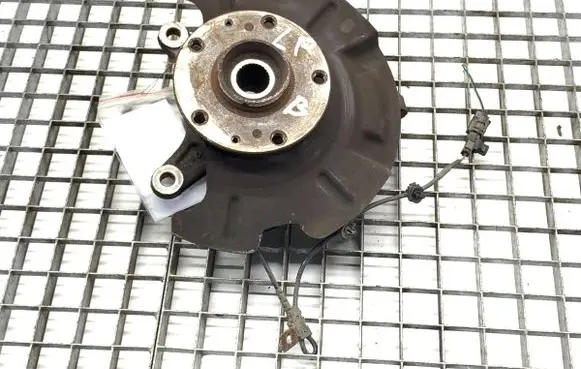 Suzuki Vitara (LY) Front wheel hub spindle knuckle