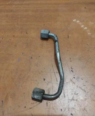 KIA Sorento Fuel injector supply line/pipe 