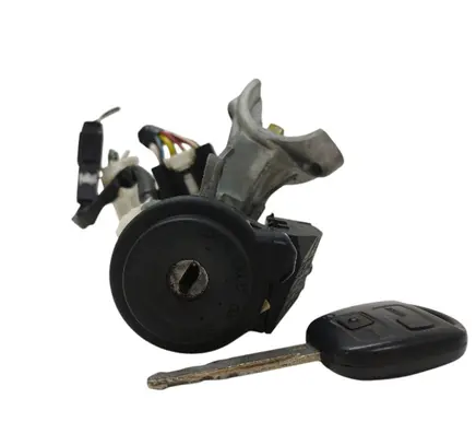 Toyota Avensis T220 Ignition lock 45020052
