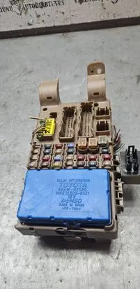 Toyota Corolla E120 E130 Fuse module 8264102040 MB2323008521