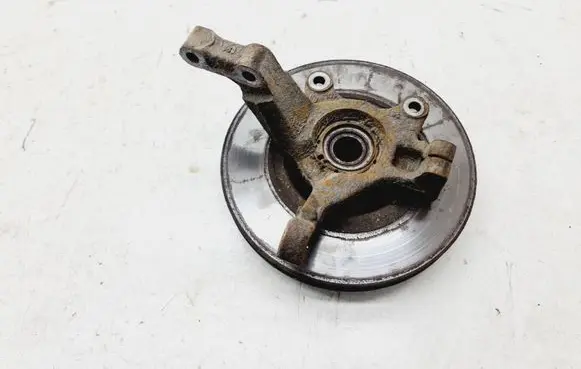 Nissan Note (E11) Front wheel hub spindle knuckle