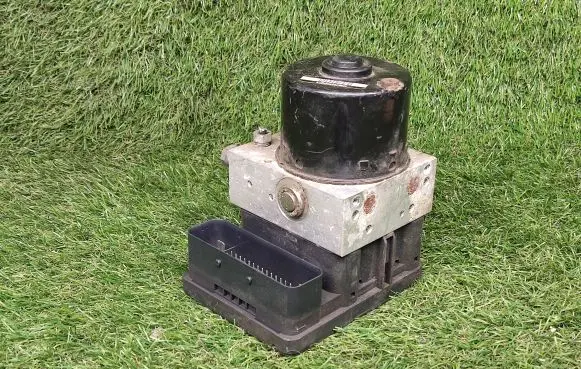Ford Focus ABS Pump 8M512C405EA