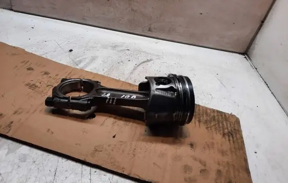 Volvo V50 Piston with connecting rod 085190