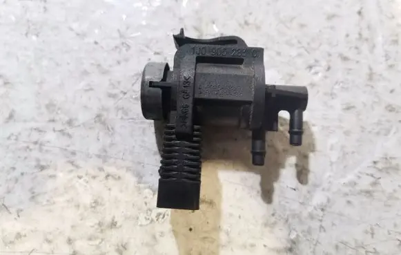 Volkswagen Sharan Vacuum valve 1J0906283C