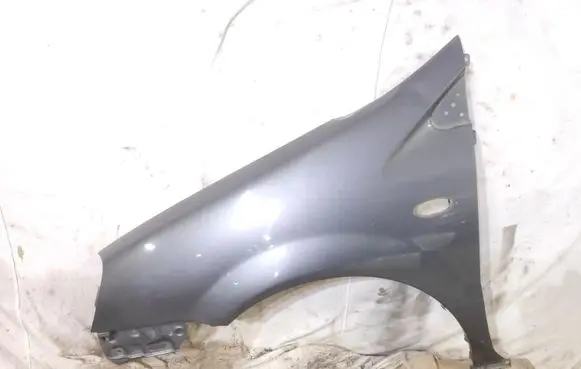 Nissan Almera Tino Fender