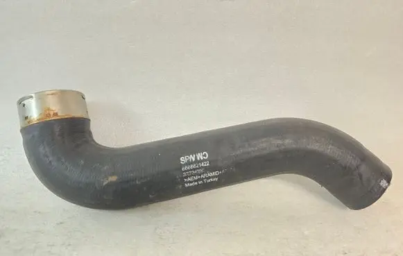 Volvo XC40 Intercooler hose/pipe 32224380