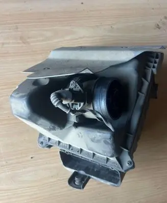 Audi A4 S4 B6 8E 8H Air filter box 038133837Q