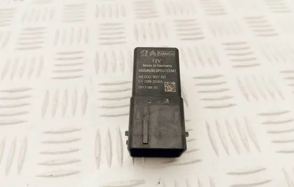 Citroen DS5 Glow plug pre-heat relay 9803299780