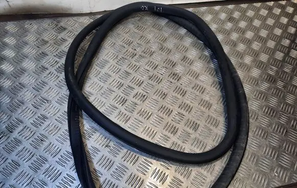 BMW 7 F01 F02 F03 F04 Rear door rubber seal (on body) 7179131