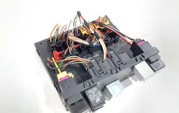 Volkswagen Golf V Other control units/modules 3C8937049E