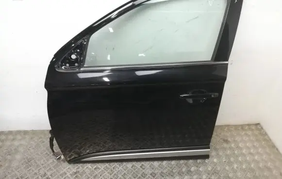 Mitsubishi Outlander Front door