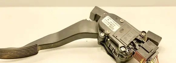 Mitsubishi Colt CZ3 Accelerator throttle pedal A4543000304 6PV00886600 MN125792