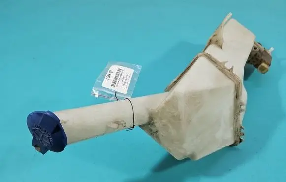 KIA Venga Windshield washer fluid reservoir/tank 986101P000 IMPRK1549407