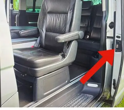 Volkswagen Multivan T5 Sliding door contact joint 7H0907437B