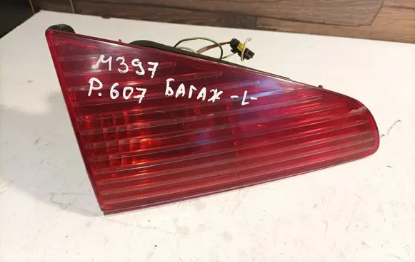 Peugeot 607 Tailgate rear/tail lights