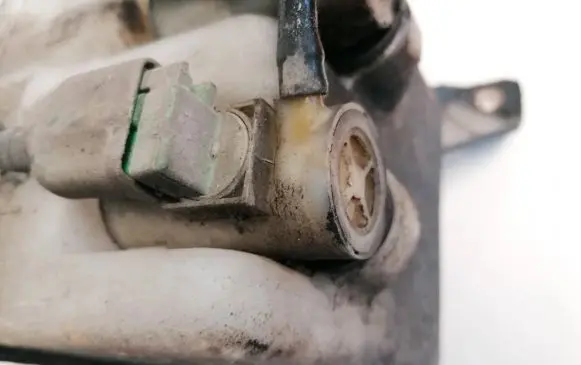 Nissan Primera Windscreen/windshield washer pump