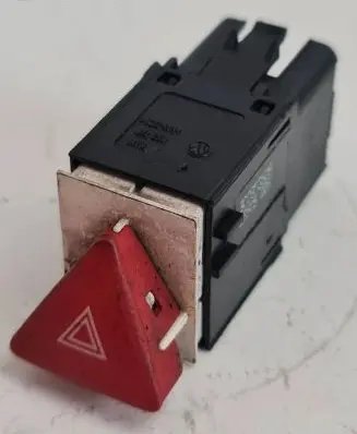 Volkswagen PASSAT B6 Hazard light switch 3C0953509 28505026