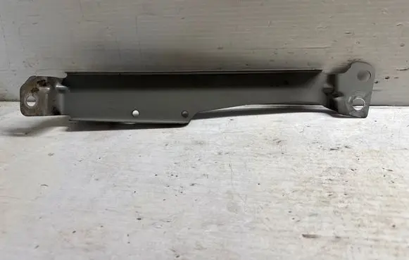 Volvo V60 Fender mounting bracket 31468234