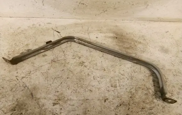Fuel tank mounting bracket
