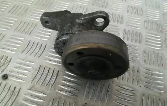 Toyota Avensis T220 Generator/alternator belt tensioner