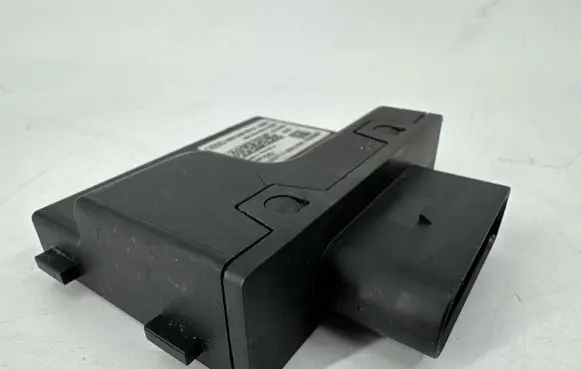 Audi A4 S4 B9 Fuel injection pump control unit/module 8W0906093G