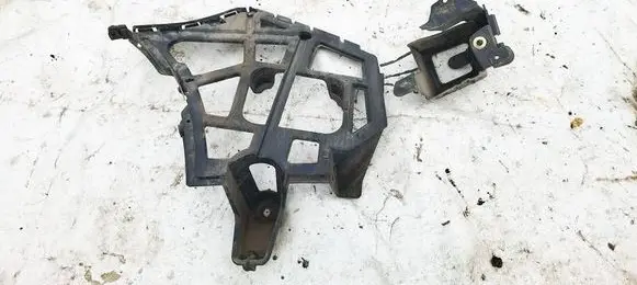 Rear bumper mounting bracket