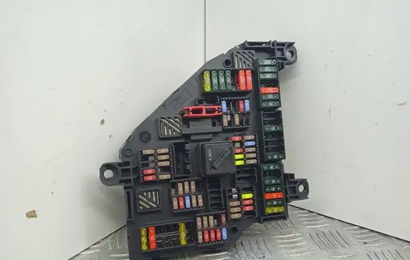 BMW 5 F10 F11 Fuse module 9264923