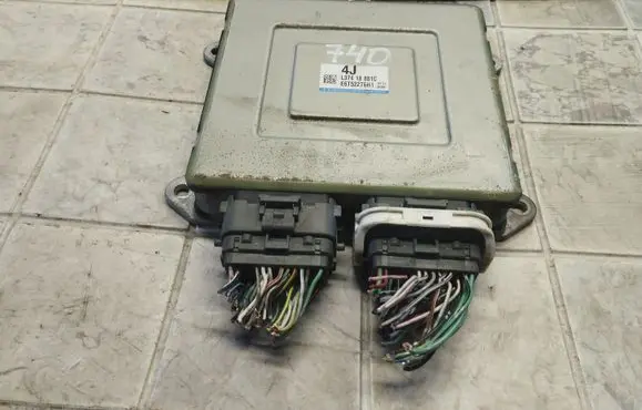 Mazda 3 I Engine control unit/module L37418881C E6T52276H1