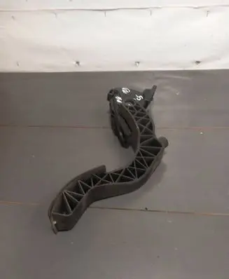 Accelerator throttle pedal