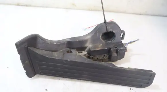Volkswagen PASSAT B7 USA Accelerator throttle pedal