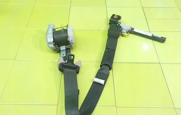 SsangYong Tivoli Front seatbelt 7460235100 XP199