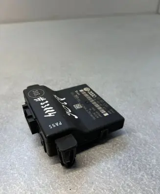 Audi A3 S3 8P Gateway control module 1K0907530G