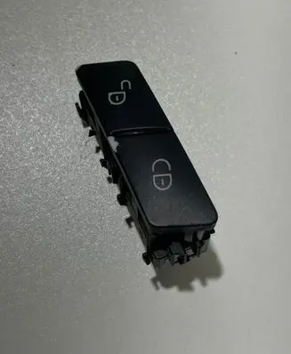 Mercedes-Benz C W203 Central locking switch button A2048706310