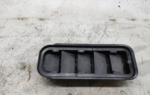Volvo XC40 Quarter panel pressure vent 31449325