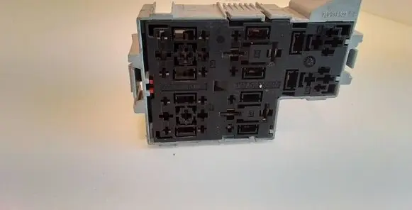 Porsche Cayenne (9PA) Relay mounting block 7L0937503