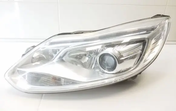 Ford Focus Headlight/headlamp BM5113W030