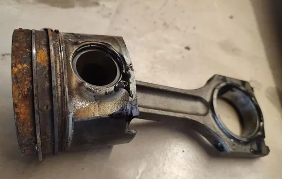 BMW X5 E70 Piston with connecting rod